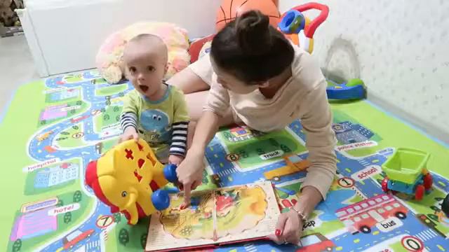Алёна(Алиса) и Марго(Марина) показали как они сидят с детьми))👶👶 смотреть онлайн