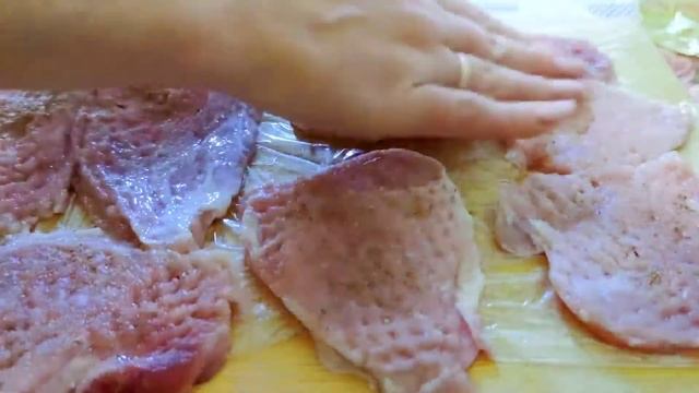 отбивные из свинины ,как приготовить вкусные отбивные из свинины ! рецепт супер лёгкий и вкусный. смотреть онлайн