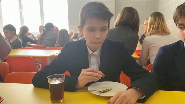 Ребята, кушайте в школьной столовой! смотреть онлайн