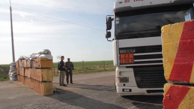 Видео ПН: Пробки на въезде в Крым из-за пограничников РФ смотреть онлайн