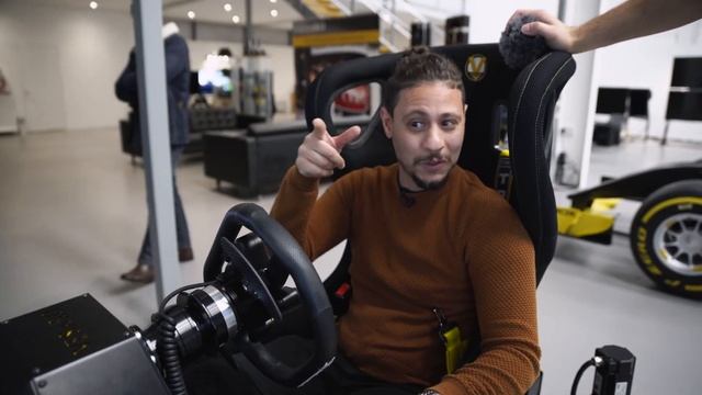 Sim Racing In A £100,000 F1 Simulator (Vesaro Visit) смотреть онлайн