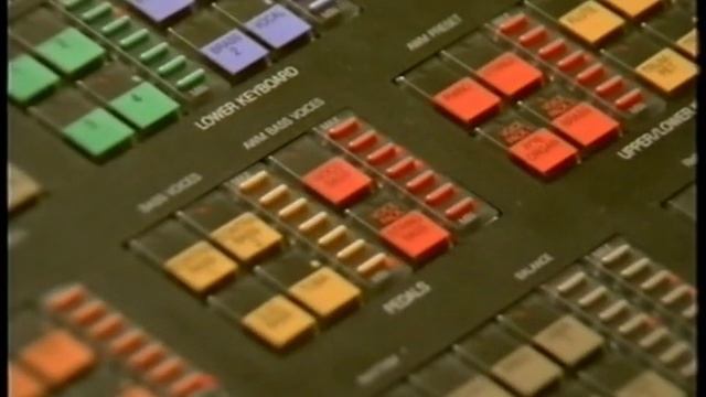 Glyn Madden playing the Yamaha HS8 Organ in about 1986/7 - Gospel John смотреть онлайн