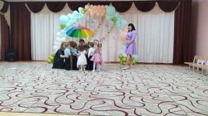 Игра "Солнышко и дождик", первая младшая группа