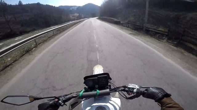 Езда на мотоцикле от первого лица kawasaki klr 650 по буркут) смотреть онлайн