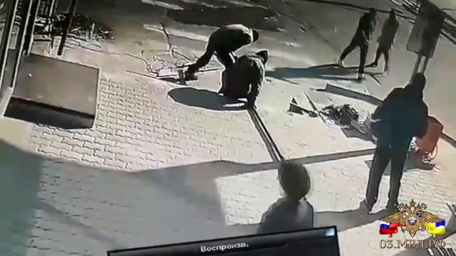 В Улан-Удэ ищут мужчину, укравшего перфоратор и куртку смотреть онлайн