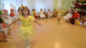 «Танец золотых рыбок» Новогодний утренник в детском саду