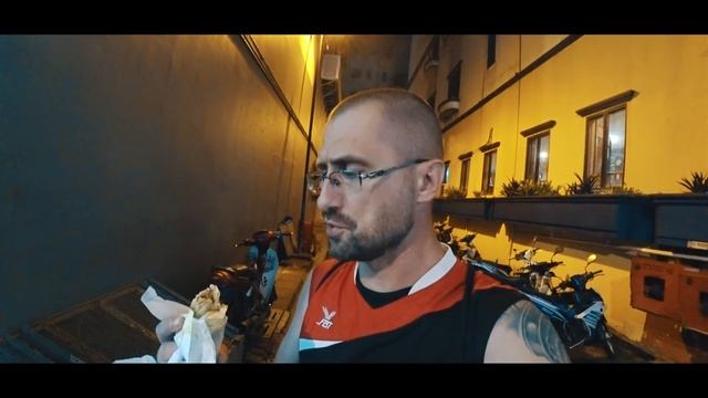 Малайзия. Шаверма патруль в Куала Лумпур и странный русский язык. Лайф влог смотреть онлайн