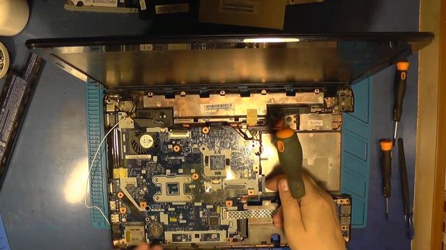 Разборка ноутбука Acer TravelMate P253 смотреть онлайн