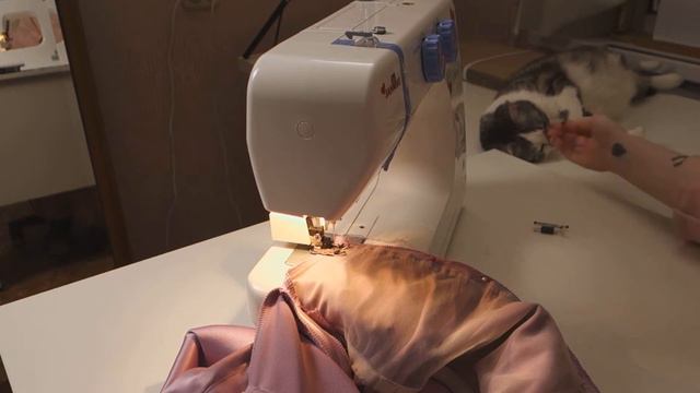 Как сшить атласное платье - платье из ТикТока смотреть онлайн