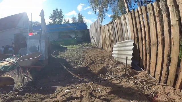 Небольшой навес для дров из старых досок 15.09.2021г. смотреть онлайн