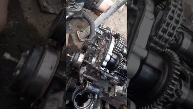 Как снять переднюю крышку распредвалы и головку цилиндров на Mercedes-benz Vito 639 двигатель Om646