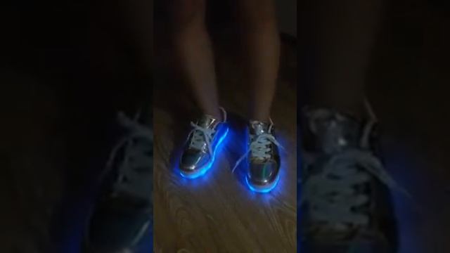 светящиеся кроссовки Skechers