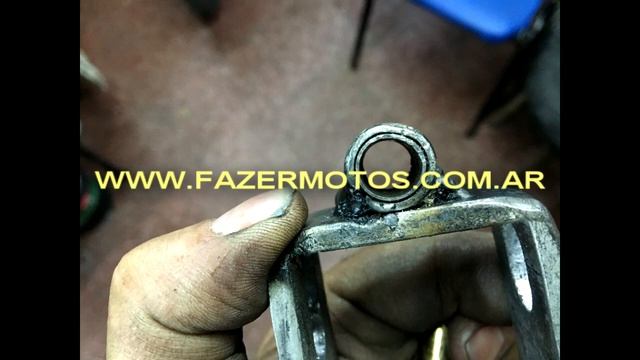 Refuerzo de amortiguador trasero Honda XRE 300 por defecto de fabrica смотреть онлайн