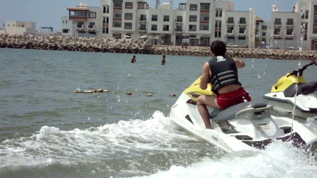 Катаемся на воде смотреть онлайн