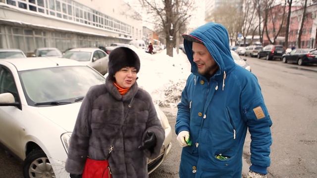 Посадил цветы в ямы на дорогах. Социальный эксперимент. смотреть онлайн