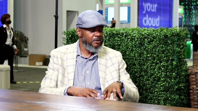 James Urquhart VMware Explore 2022 - What is VMware Tanzu смотреть онлайн