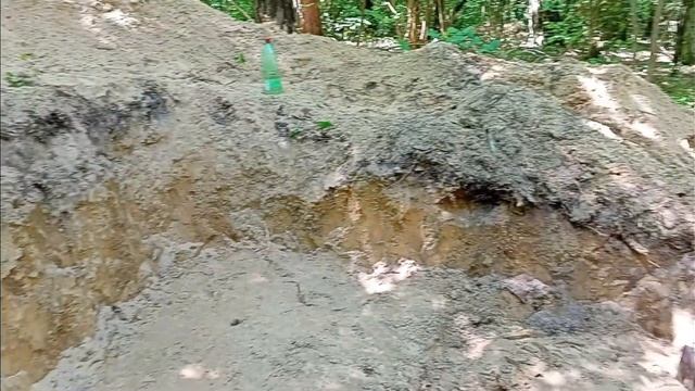 СТРОЮ ЗЕМЛЯНКУ В ЛЕСУ. ЗЕМЛЯНЫЕ РАБОТЫ ПОЧТИ ЗАВЕРШЕНЫ! ЗАПЕКАЮ КУРИЦУ НА УГЛЯХ У РЕКИ. смотреть онлайн