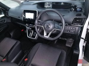 Nissan Serena C27. Как снять верхний бардачок, панель климата и магнитолу.