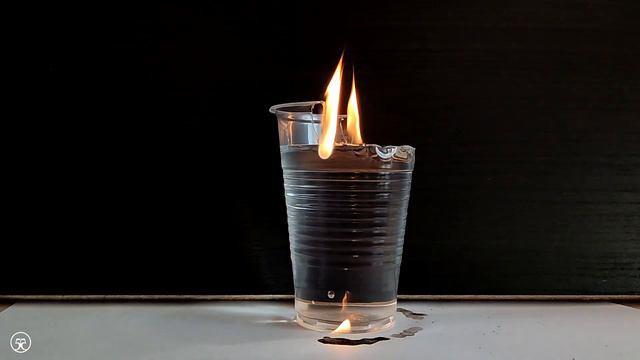ОПЫТ С ГОРЯЩИМ СТАКАНОМ ВОДЫ 🔥 Эксперименты с водой смотреть онлайн