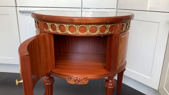 ДРУЗЬЯ, КТО РАЗБИРАЕТСЯ В МЕБЕЛИ? ПОМОГИТЕ ОЦЕНИТЬ СТОИМОСТЬ ПРИКРОВАТНЫХ ТУМБОЧЕК! смотреть онлайн