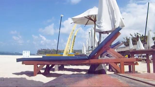 Windy at Geger Beach смотреть онлайн