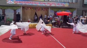 Танец "Аист на крыше" подготовительных групп