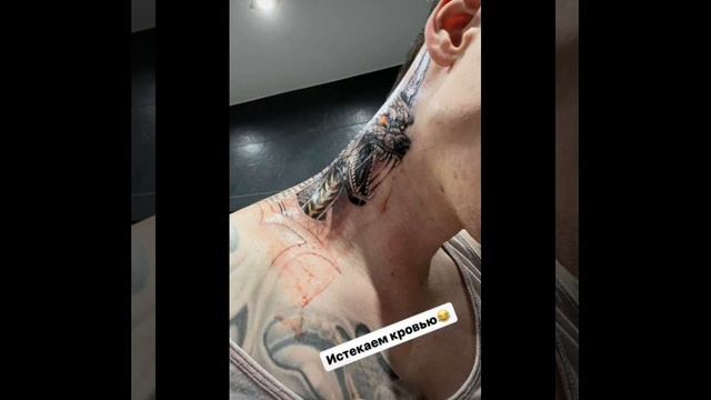 У Макса татуировка змей! смотреть онлайн