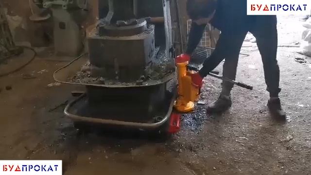 Аренда роликовой подкатной платформы (танка) 8 т и гидравлического ручного домкрата 10 т. Будпрокат смотреть онлайн