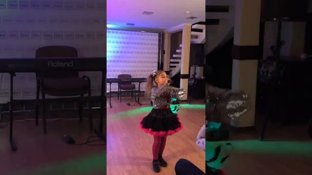 "Арлекино" в исполнении НАСТЯ M_GORA 8 лет смотреть онлайн