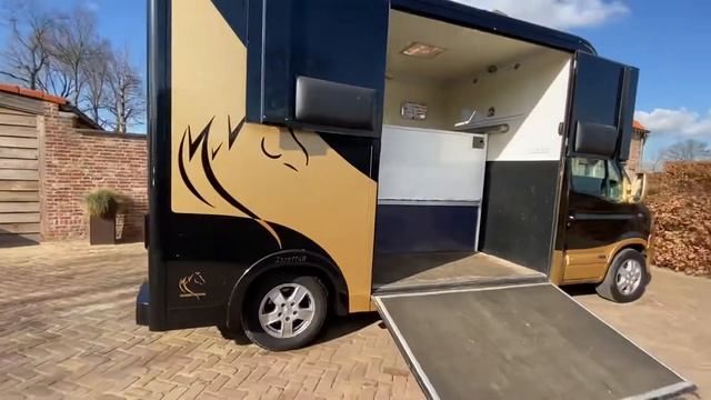 ***verkocht*** Zeer mooie en luxe Renault Master paardenwagen city horsetravel смотреть онлайн