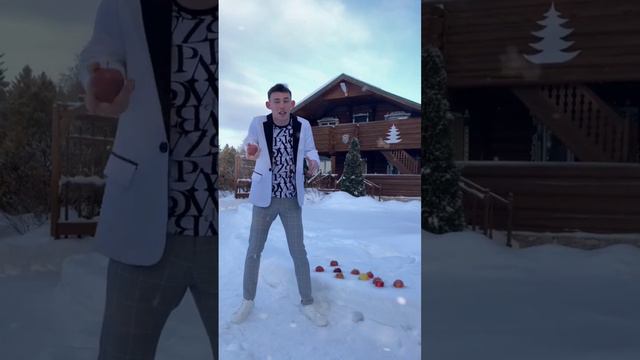 Душевный кавер на песню Михаил Муромов "Яблоки на снегу" (В исполнении Искама Владимира) смотреть онлайн