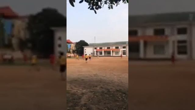 Вся команда студентов отправилась в деревню играть в волейбол смотреть онлайн