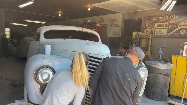 BODY WORK PRIMER PREP ON 1940 PLYMOUTH COUPE смотреть онлайн