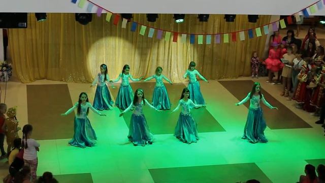 Восточный танец "Папа купи мне куклу" клуб Ниагара, группа малыши (Кияшко Мария) смотреть онлайн