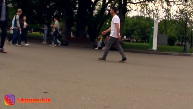 PASHA KOZIREV ПРАНК | А ОНИ ПРИЛЕТЯТ? ТРОГАЮ ДЕВОЧЕК | PRANK смотреть онлайн