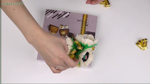 Посмотрите как легко сделать обычную коробку конфет красивым новогодним презентом смотреть онлайн