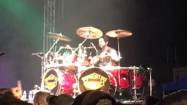 Night Ranger - Crazy Train (Ozzy Osbourne cover with Deen Castronovo) 05-26-17 смотреть онлайн