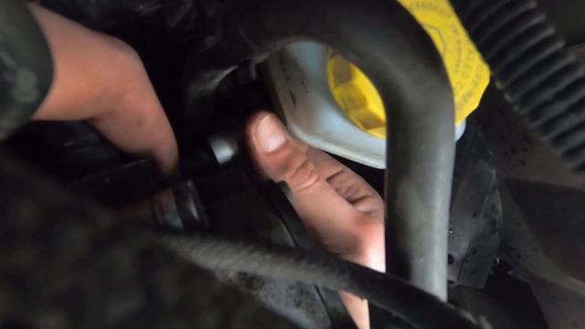 TUTORIAL Skoda Fabia Tandempumpe wechseln (Kraftstoffpumpe/Vakuumpumpe) смотреть онлайн