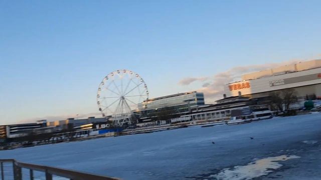 Лед Тает на Москва Реке. Гуляем по Набережной. смотреть онлайн