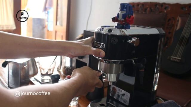 How to Make a Mocha Latte Art with Delonghi EC680 & Delonghi KG89 смотреть онлайн