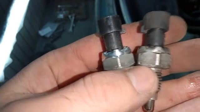 Замена датчика заднего хода и переднего тормозного шланга Шевроле Лачетти. смотреть онлайн