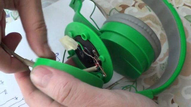 Провода наушников стали деревянными ► Ремонт наушников смотреть онлайн