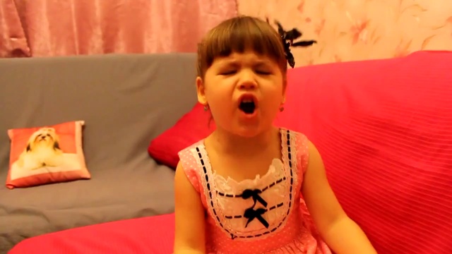 Милая девчушка читает Пушкина смотреть онлайн