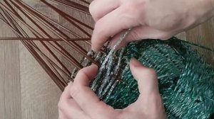 Плетение из пластиковых бутылок декоративный скворечник