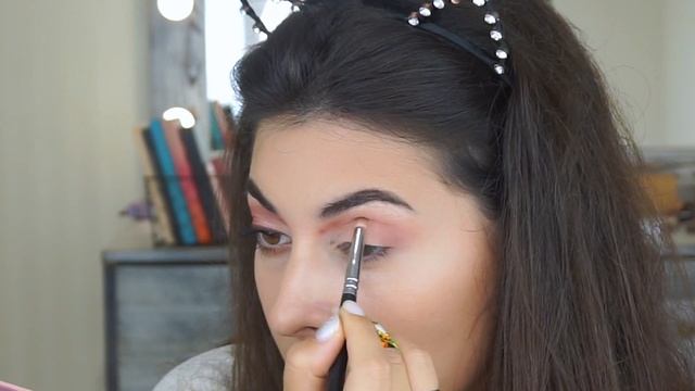 МАКИЯЖ В СТИЛЕ 90-Х. ТРЕНДОВЫЙ МАКИЯЖ. БУДУ КАК КИМ. смотреть онлайн