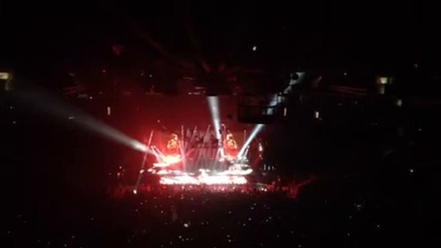 Girl on Fire - Alicia Keys Oracle Arena 3/10/13 смотреть онлайн