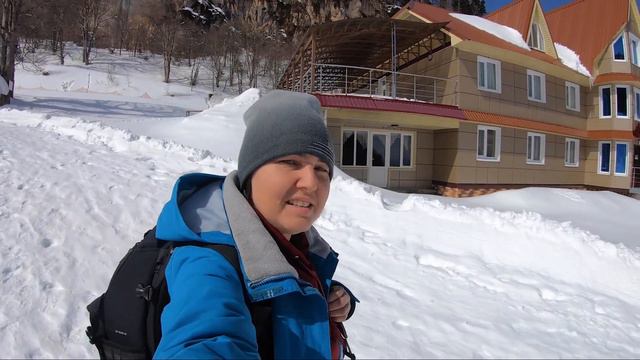Как кататься по такому? Еле нашли место для спусков. Весна в горах Кавказа. Трое с камерой. смотреть онлайн