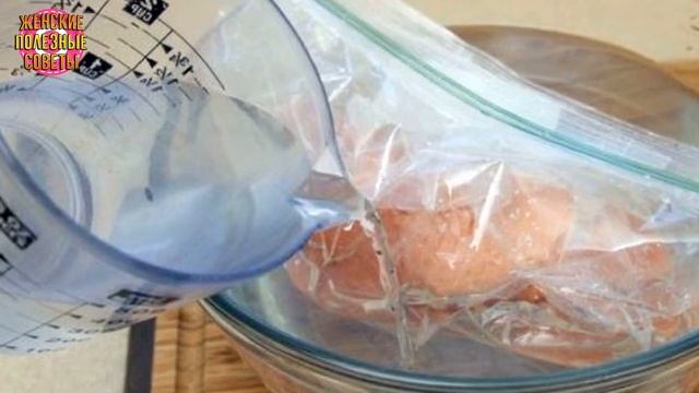 СВЕКРОВЬ положила мясо в ПАКЕТ и опустила его в ГОРЯЧУЮ воду… Теперь я буду ДЕЛАТЬ так ВСЕГДА! смотреть онлайн