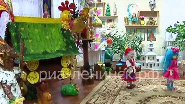 Детский дом № 1 принимает подарки от шефов смотреть онлайн