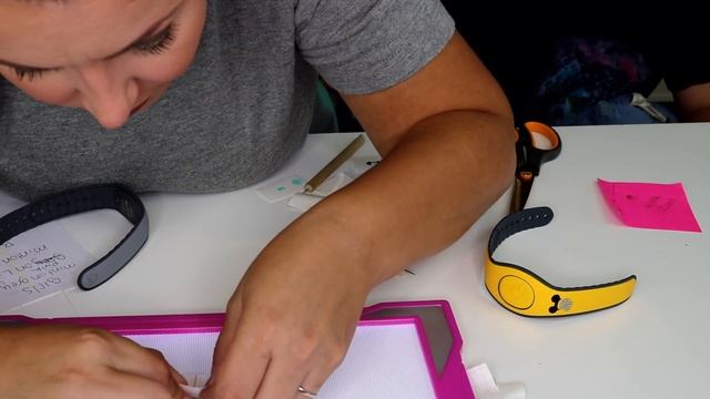 How to Decorate Your Magic Bands Using Oracal 651 смотреть онлайн